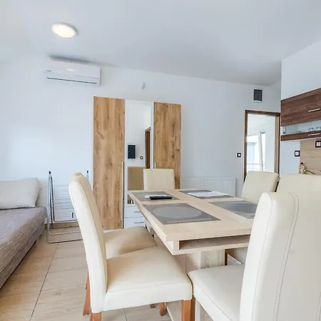Golden By Bltn Guest house