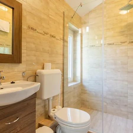 Golden By Bltn Guest house